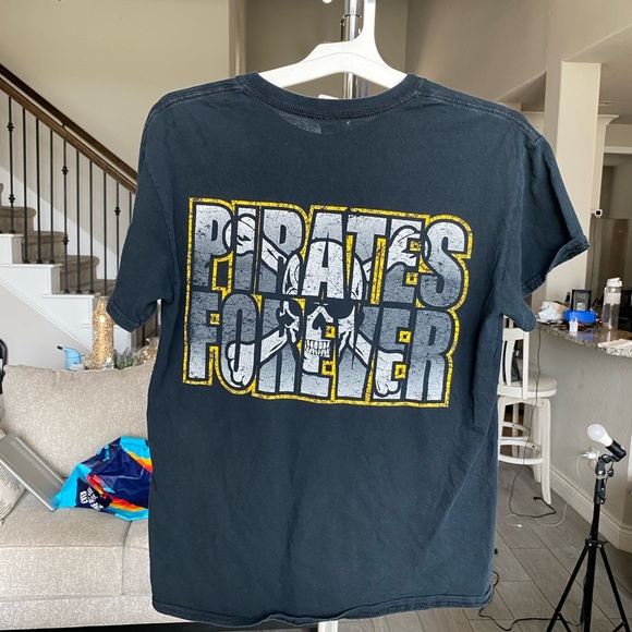 Graphic tee - Picture 2 of 3